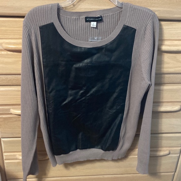 Styled By Joe Zee Sweaters - Styled By Joe Zee Womens Large Sweater with Faux Leather Black Panel Tan Sleeves